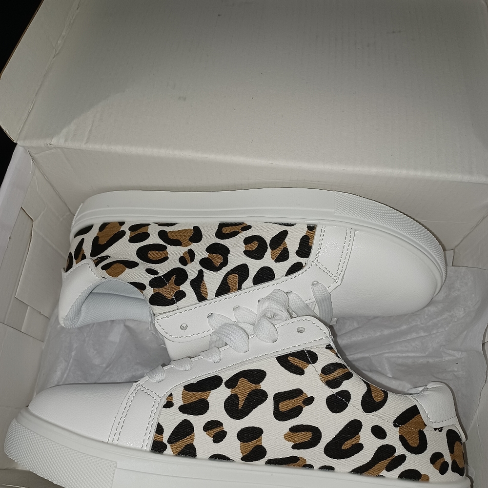 Shein leopardprint sneakers, fit like an 8, supposed to be a 9.